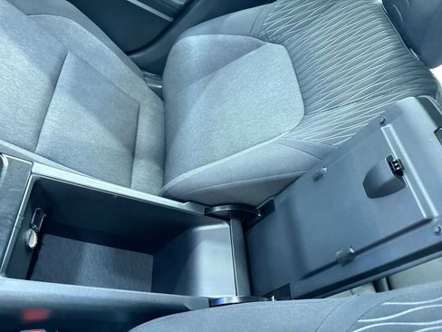 Used 2025 Toyota Camry LE image 28