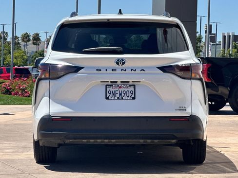 Certified 2024 Toyota Sienna XLE FWD image 6