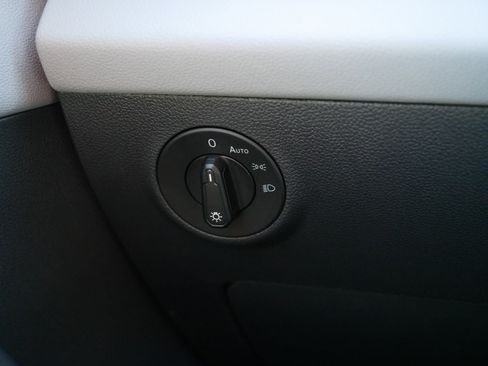 Used 2023 Volkswagen Taos SE image 26