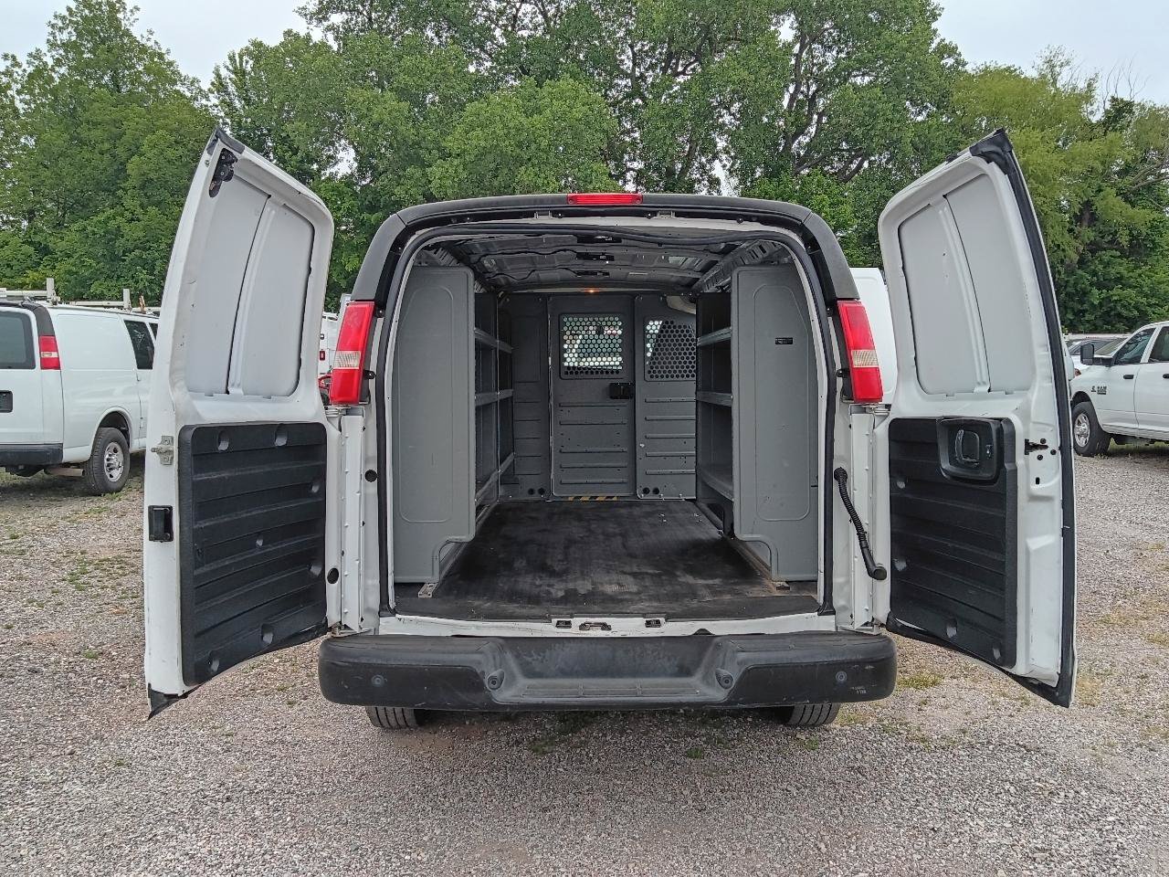 Used 2017 Chevrolet Express 2500 RWD image 25