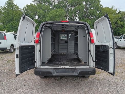 Used 2017 Chevrolet Express 2500 RWD image 25