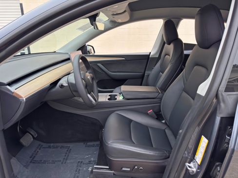 Used 2022 Tesla Model Y Long Range AWD/4WD image 17