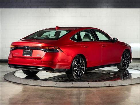 Used 2025 Honda Accord Touring image 9