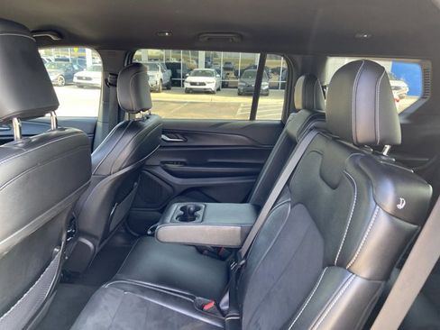 Used 2024 Jeep Grand Cherokee L Laredo image 16