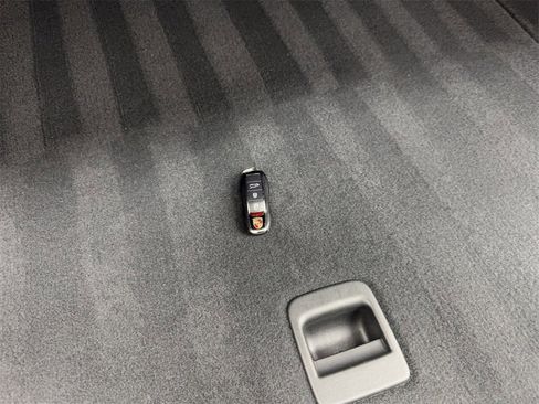 Used 2022 Porsche Macan image 77