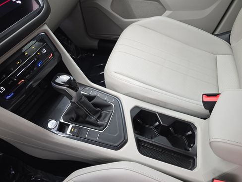 Used 2022 Volkswagen Tiguan SE FWD image 26