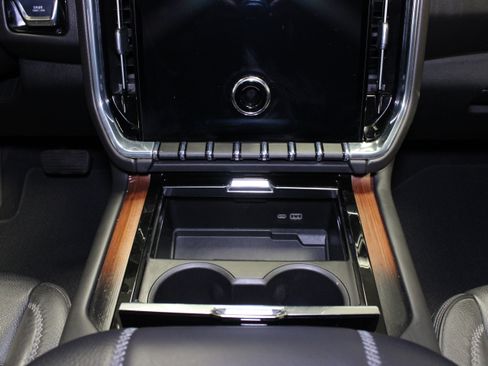 Used 2025 GMC Yukon Denali AWD/4WD image 22