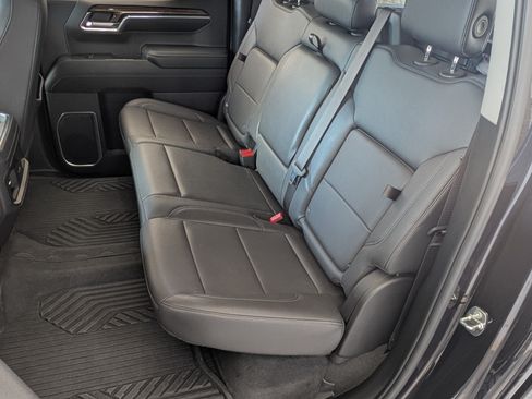 Used 2024 Chevrolet Silverado 1500 LT Trail Boss w/ Convenience Package II AWD/4WD image 17