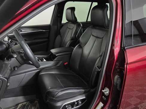 Used 2022 Jeep Grand Cherokee Overland w/ Luxury Tech Group IV image 14