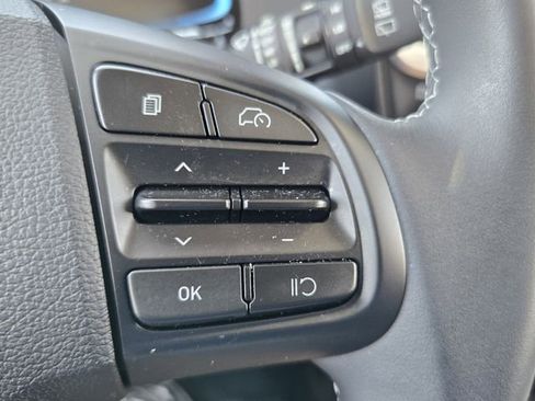 Used 2025 Hyundai Venue SEL image 21