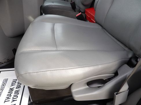 Used 2021 Ford E-350 and Econoline 350 Super Duty image 18