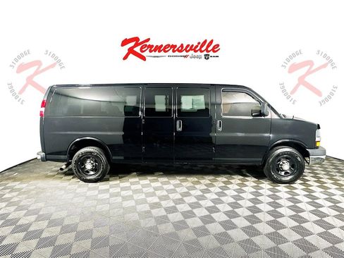 Used 2020 Chevrolet Express 3500 LT w/ LT Preferred Equipment Group image 8