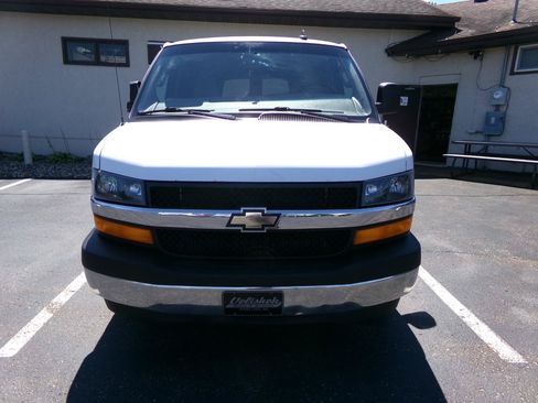 Used 2017 Chevrolet Express 2500 LT w/ LT Preferred Equipment Group RWD image 8