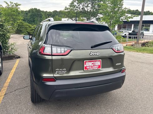 Used 2019 Jeep Cherokee Latitude Plus w/ Cold Weather Group AWD/4WD image 3