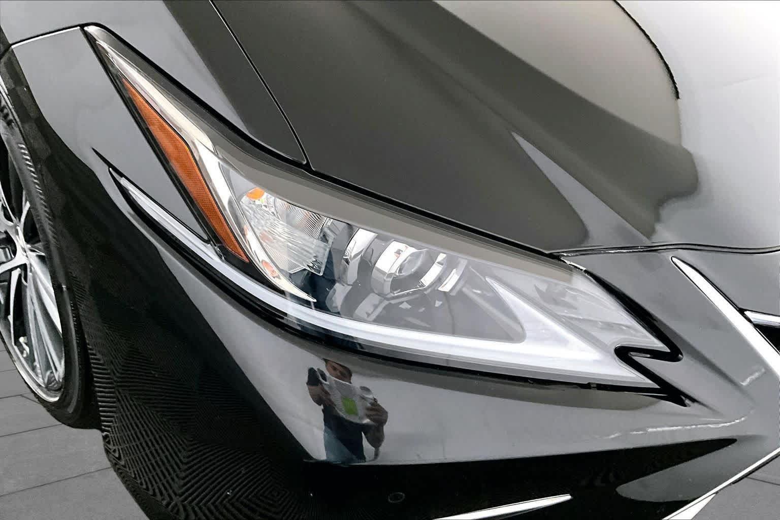 Used 2025 Lexus ES 300h w/ Premium Package FWD image 27