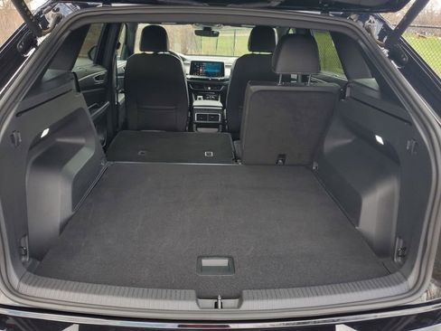 Used 2025 Volkswagen Atlas Cross Sport SE FWD image 27