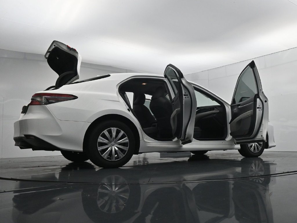 Used 2022 Toyota Camry LE FWD image 29