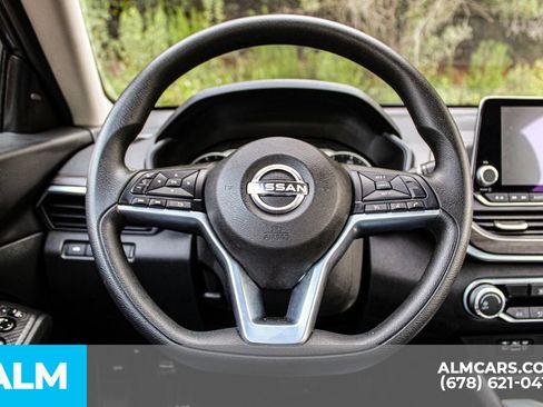Used 2025 Nissan Altima 2.5 SV FWD image 24