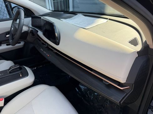 Used 2024 Nissan Ariya AWD image 31
