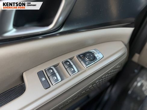 Used 2025 Kia Carnival image 24