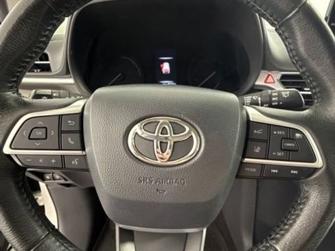 Used 2022 Toyota Sienna XLE FWD image 13