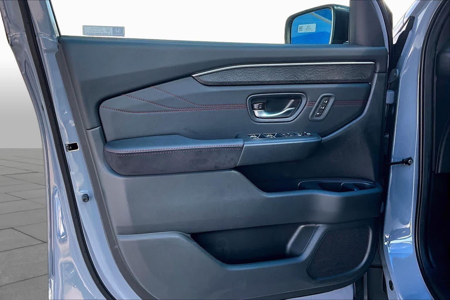 New 2026 Honda Pilot Black Edition image 10