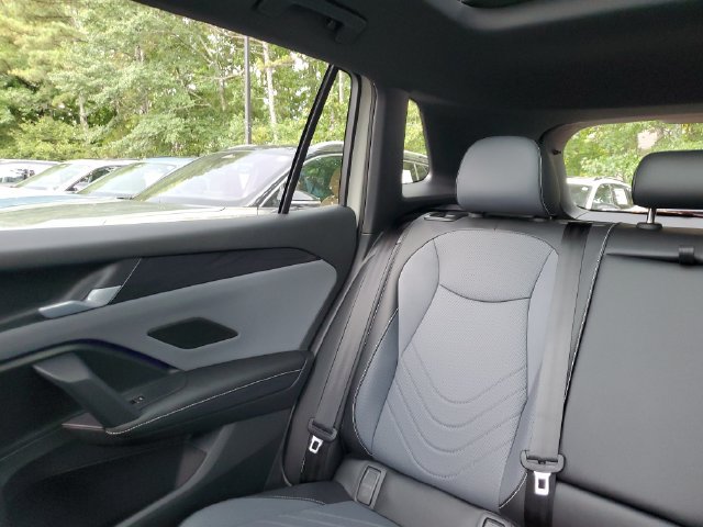 New 2026 Volkswagen Tiguan SE R-Line FWD image 10