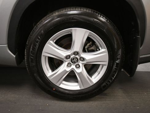 Used 2023 Toyota Highlander L FWD image 33
