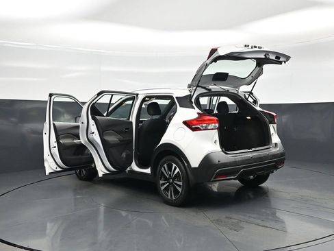 Used 2020 Nissan Kicks SV FWD image 32