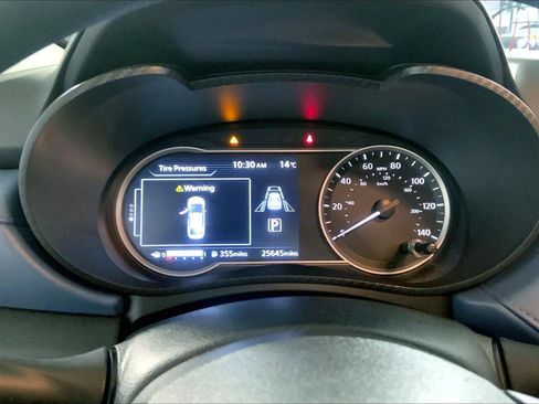Used 2025 Nissan Versa SV FWD image 20