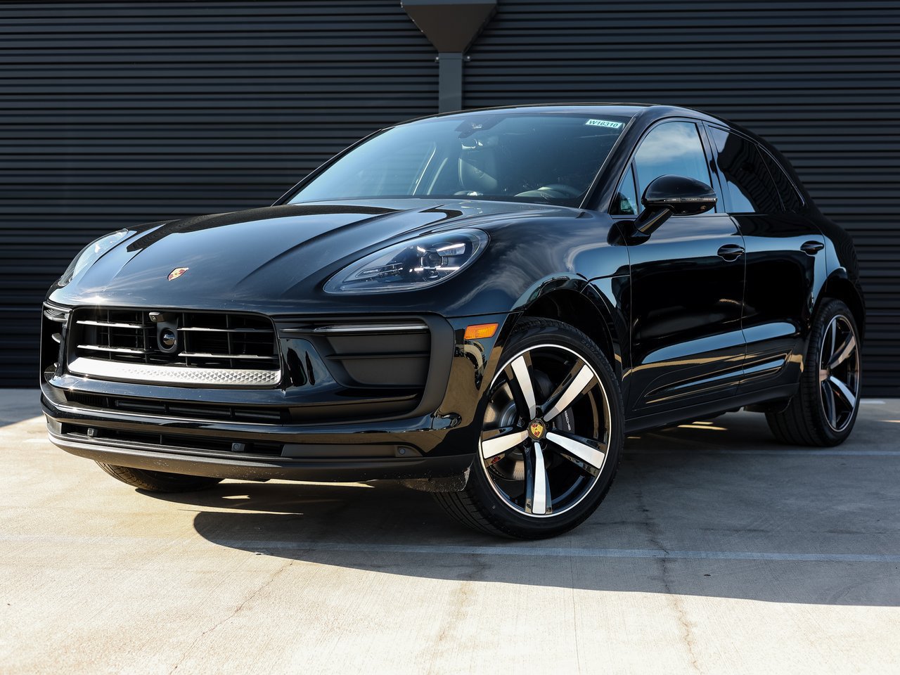 Certified 2026 Porsche Macan AWD/4WD image 1