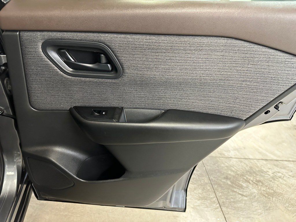Used 2023 Nissan Rogue S FWD image 25