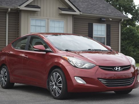 Used 2013 Hyundai Elantra Limited w/ Technology Pkg FWD image 4