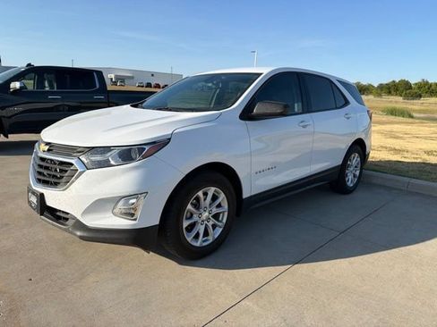 Used 2019 Chevrolet Equinox LS FWD image 1