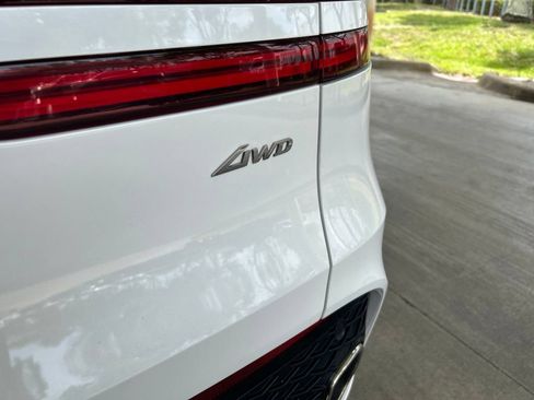 Used 2025 Genesis GV70 2.5T AWD/4WD image 21