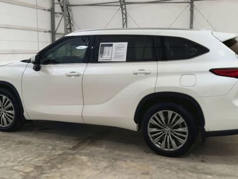 Used 2021 Toyota Highlander Platinum image 6