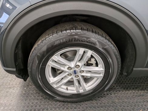 Used 2022 Ford Explorer XLT w/ Equipment Group 202A image 7