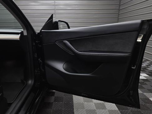Used 2022 Tesla Model Y Long Range AWD/4WD image 34