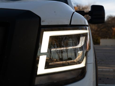 Used 2023 Nissan Titan PRO-4X w/ Pro-4x Convenience Package image 11