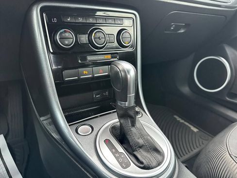 Used 2019 Volkswagen Beetle 2.0T SE FWD image 19