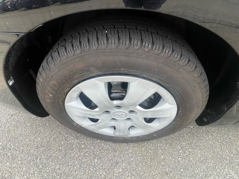 Used 2010 Toyota Camry LE FWD image 19