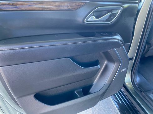 Used 2023 Chevrolet Suburban Premier image 31