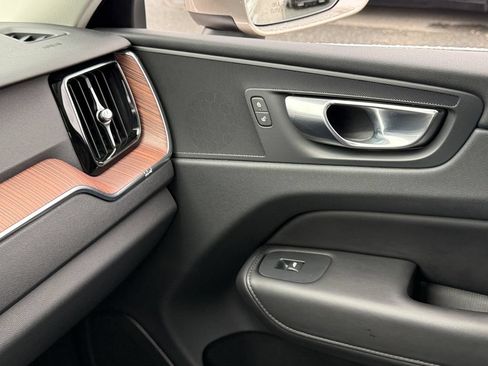 Certified 2023 Volvo XC60 B5 Plus w/ Climate Package AWD/4WD image 38