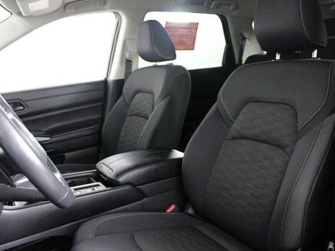 Certified 2025 Nissan Pathfinder SV FWD image 20