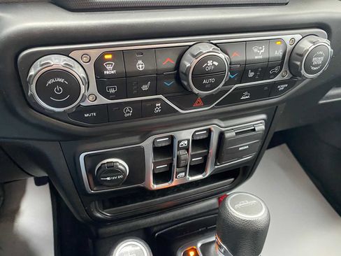 Used 2021 Jeep Gladiator Sport image 24