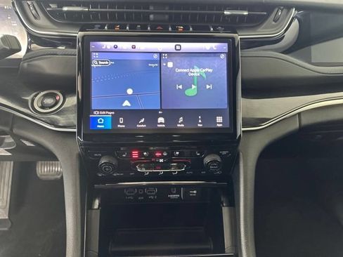 Used 2022 Jeep Grand Cherokee Trailhawk AWD/4WD image 23