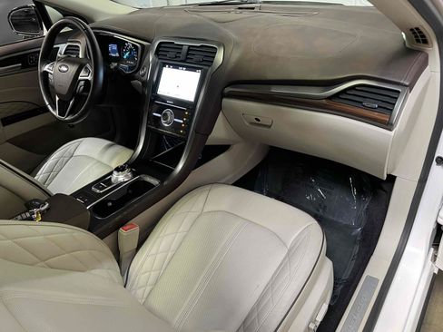 Used 2017 Ford Fusion Energi Platinum FWD image 4