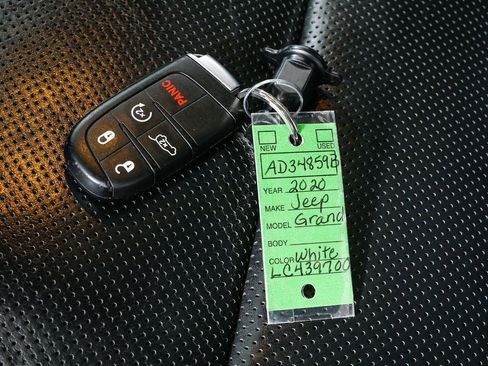 Used 2020 Jeep Grand Cherokee Overland RWD image 39