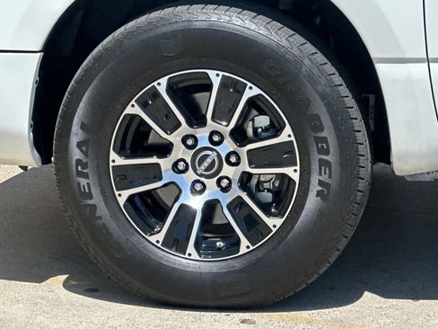 Used 2023 Nissan Titan SV image 24