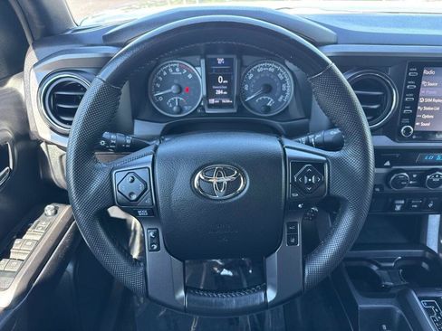 Certified 2021 Toyota Tacoma TRD Off-Road AWD/4WD image 7
